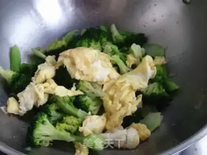 Make Eggs and broccoli step 5