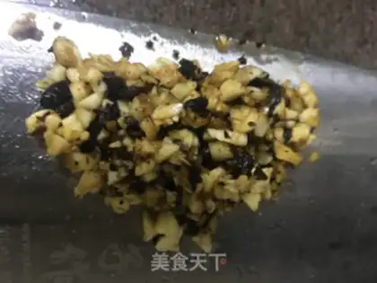 Make Garlic beans and potatoes step 1