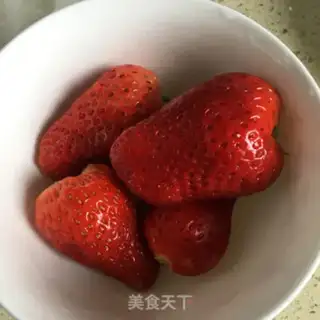 Make Strawberry yogurt step 0