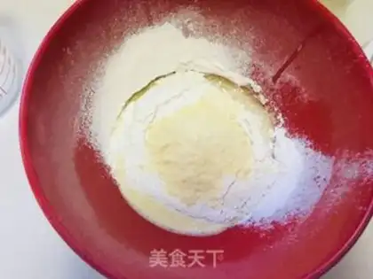 Make Strawberry with a heart, Madeleine step 1
