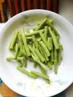 Make Spaghetti beans step 0