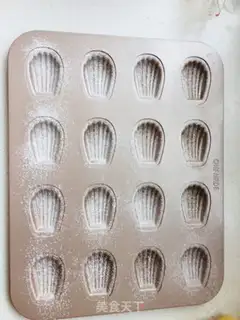 Make Strawberry with a heart, Madeleine step 3