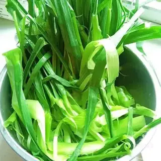 Make Garlic leaves step 0