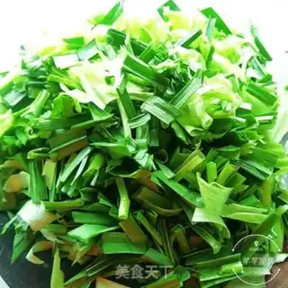 Make Garlic leaves step 1