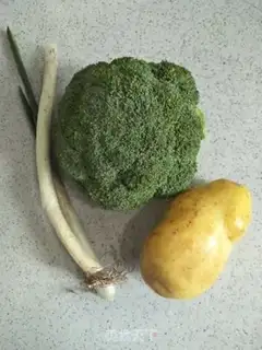 Make Potato fried broccoli step 0
