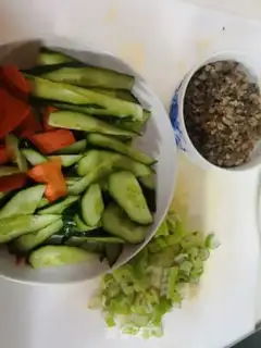 Make Meat and cucumber step 0