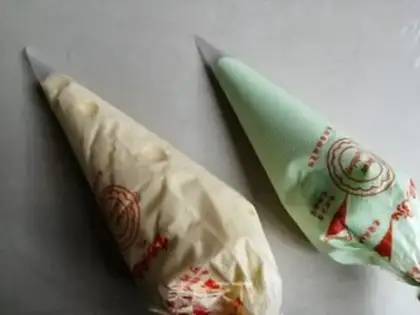 Make Two-coloured twilight cake step 7