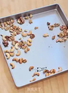 Make Red sugar cashew walnuts step 0