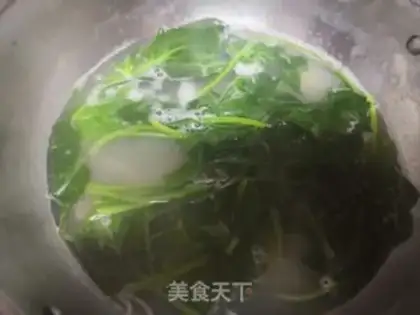 Make A spinach duck with noodles step 2