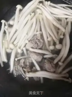Make The pine mushroom soup step 1