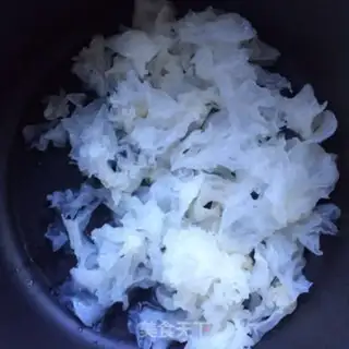 Make Syd Sydney Silver Ear soup step 3