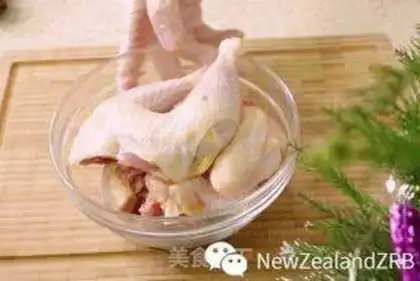 Make New Zealand gel ostrich chicken soup step 1