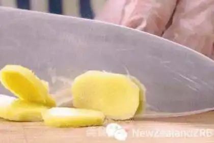 Make New Zealand gel ostrich chicken soup step 2