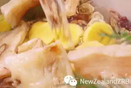 Make New Zealand gel ostrich chicken soup step 3