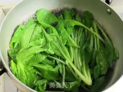 Make Little cabbage tofu shrimp soup step 1