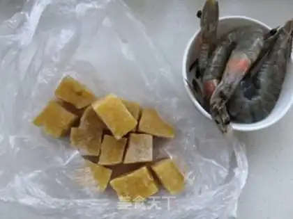 Make Little cabbage tofu shrimp soup step 2