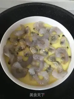 Make Seafood steamed eggs step 1