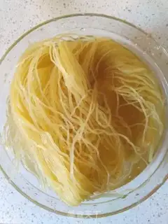 Make Tomato mixed cold noodles step 1