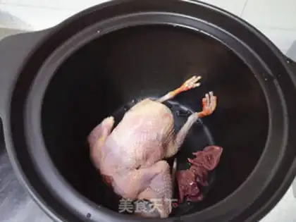 Make Worm grass and pigeon soup step 1