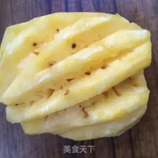 Make Pineapple Sydney juice step 1