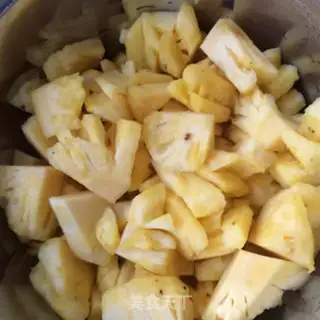Make Pineapple Sydney juice step 3