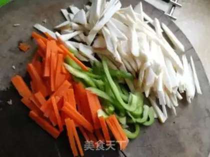 Make Pyramid carrots, fried abalone mushrooms step 1