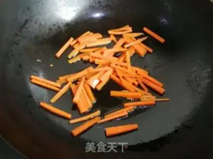 Make Pyramid carrots, fried abalone mushrooms step 2