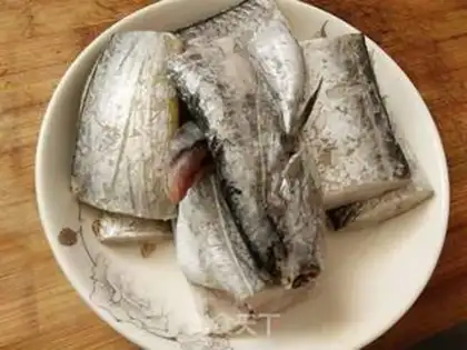 Make Red-fried fish step 1