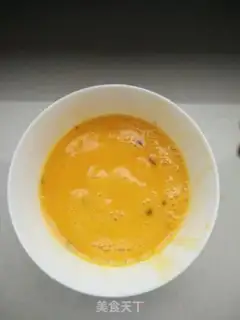 Make Garlic fried eggs step 1