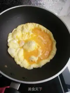 Make Garlic fried eggs step 2