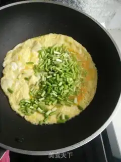 Make Garlic fried eggs step 3