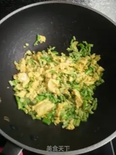 Make Garlic fried eggs step 5