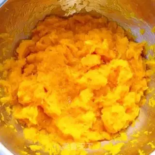 Make Little yellow bean bag step 1