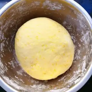 Make Little yellow bean bag step 4