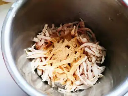 Make Spicy chicken silk step 2
