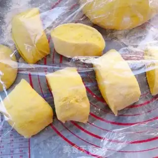 Make Little yellow bean bag step 7