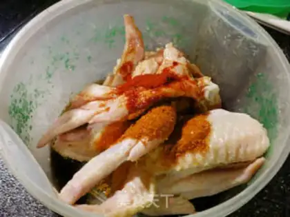 Make New Orleans fried chicken wings step 3