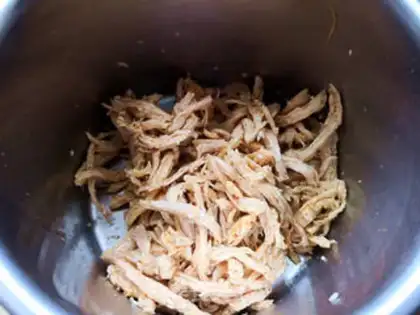Make Spicy chicken silk step 5