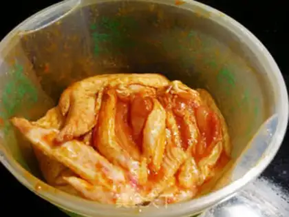 Make New Orleans fried chicken wings step 4
