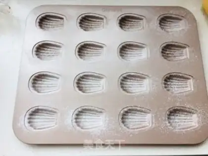 Make Red velvet lemon Madeleine step 5