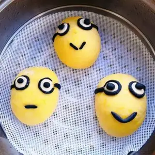 Make Little yellow bean bag step 18