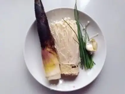 Make Garlic mackerel with golden needles step 0