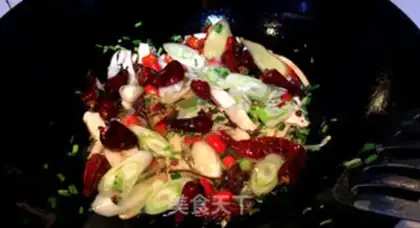 Make Homemade red oil hot step 1
