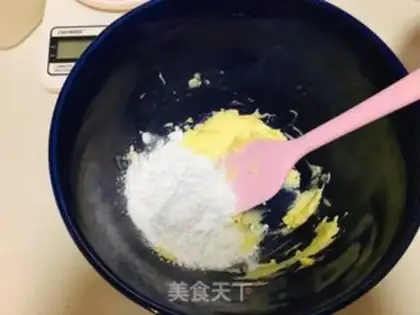 Make Strawberry marble pound cake step 1