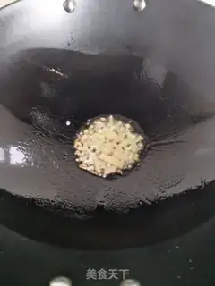 Make Little silverfish fried Dutch beans step 1