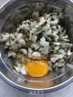 Make Scrambled eggs step 2