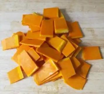 Make Pumpkin roses step 1