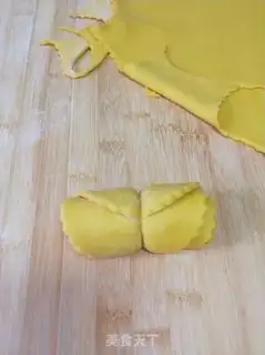 Make Pumpkin roses step 11