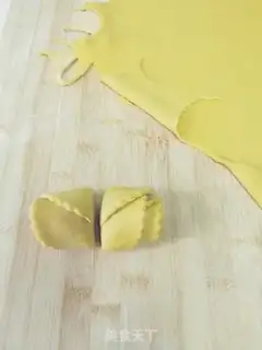 Make Pumpkin roses step 12