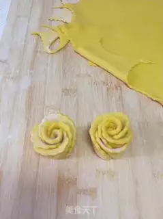 Make Pumpkin roses step 13